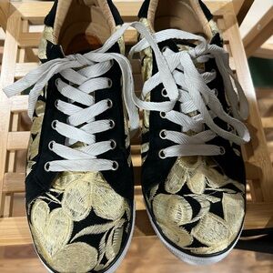 NEVER WORN Elegant Black and Gold Women's Sneakers w Memory Foam